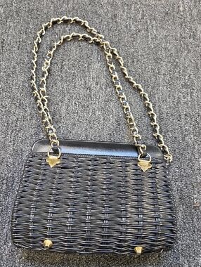 Walborg, Hong Kong, Black Woven Chain-Handle Shoulder Bag - Designer Style
